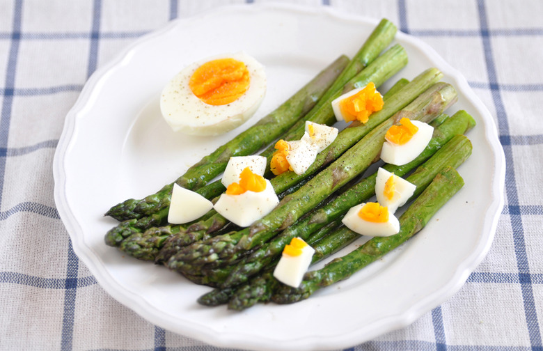 Easter Sunday: Asparagus Soldiers With Soft-Boiled Egg Hollandaise