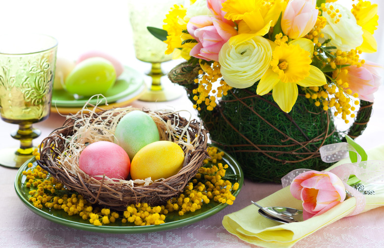 Easter Sunday: Decorate the Easter Table