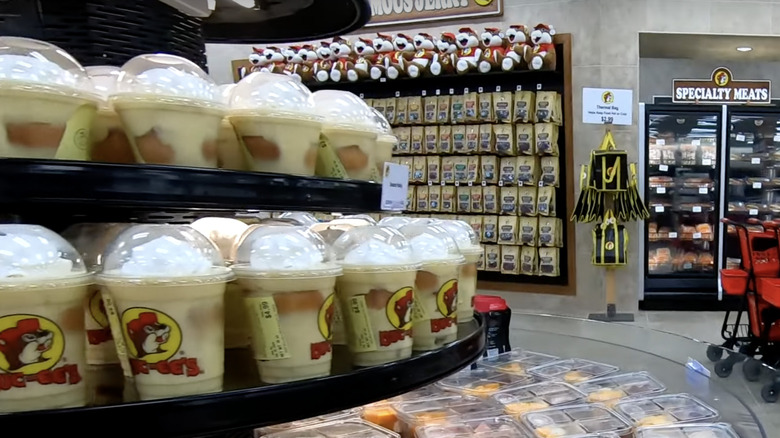 Buc-ee's Banana pudding cups on display