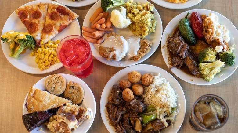 food plates from Golden Corral