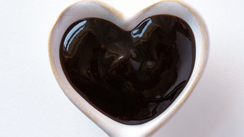 Hoisin sauce heart bowl