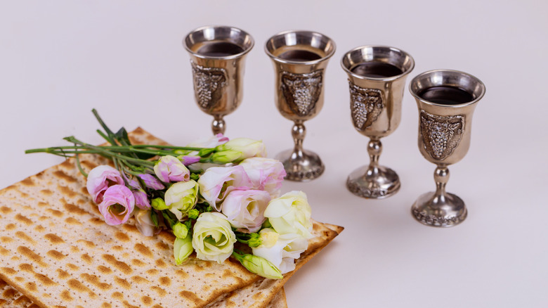 Matzo with four wine cups