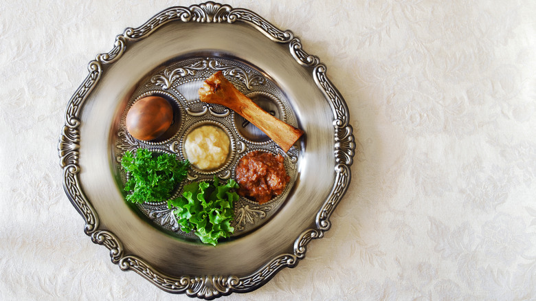 Seder plate with food 