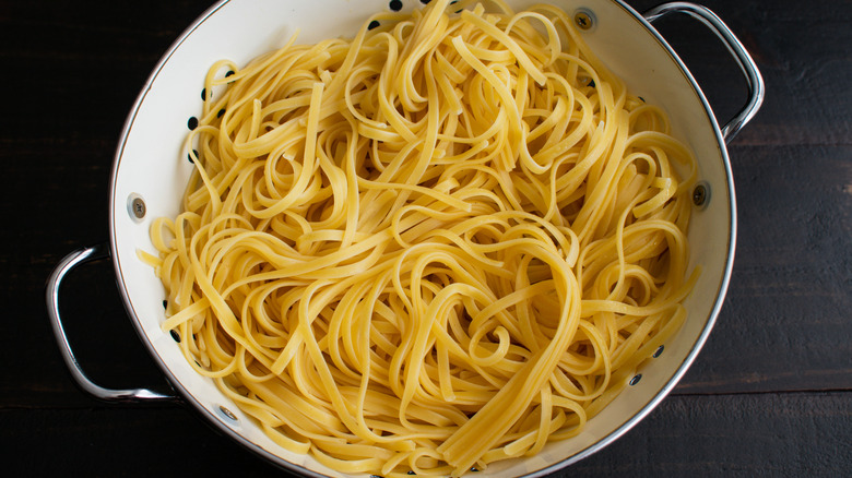 colander with linguine noodles