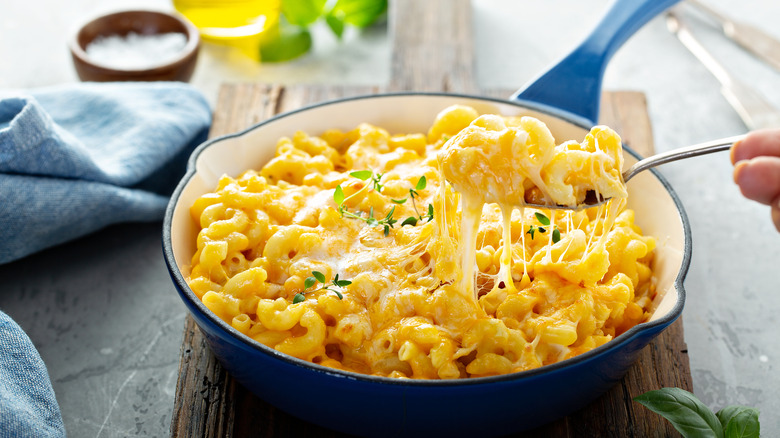 skillet of macaroni and cheese