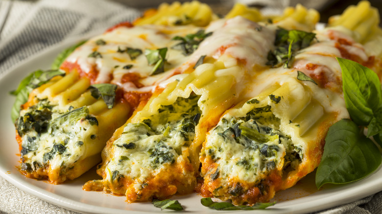 manicotti stuffed with cheese and spinach
