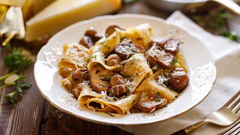 pappardelle dish with mushrooms