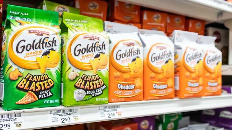 Goldfish cracker bags on shelf