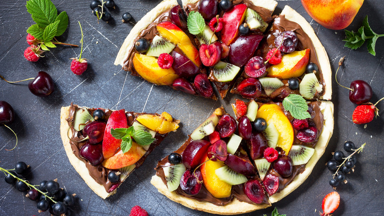 Fruit pizza with chocolate 