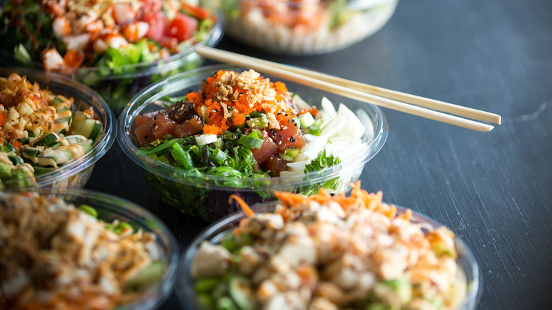 Poke bowl with crunchy add-ins