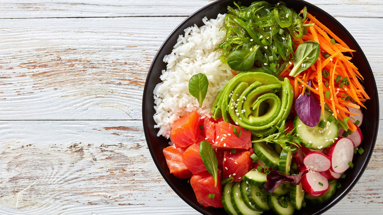 Poke bowl with multiple vegetables