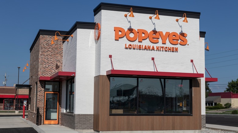 Popeyes restaurant exterior