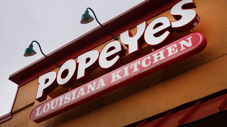 Popeyes restaurant exterior