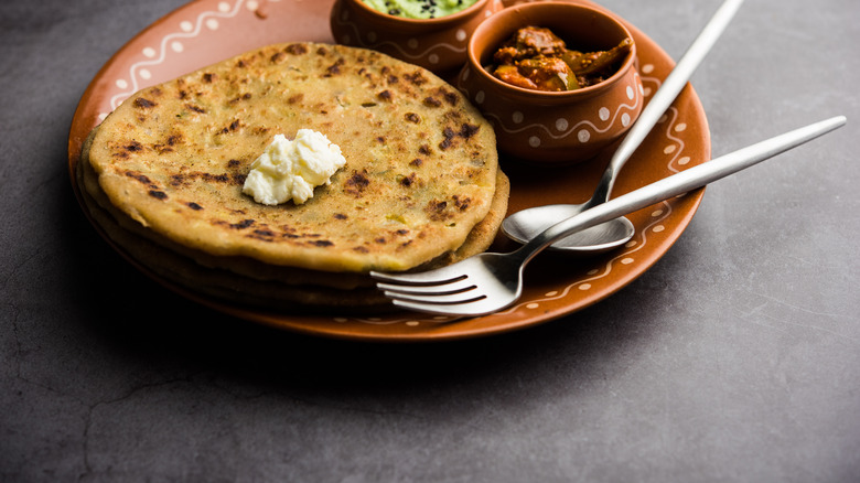 Aloo paratha with pickles