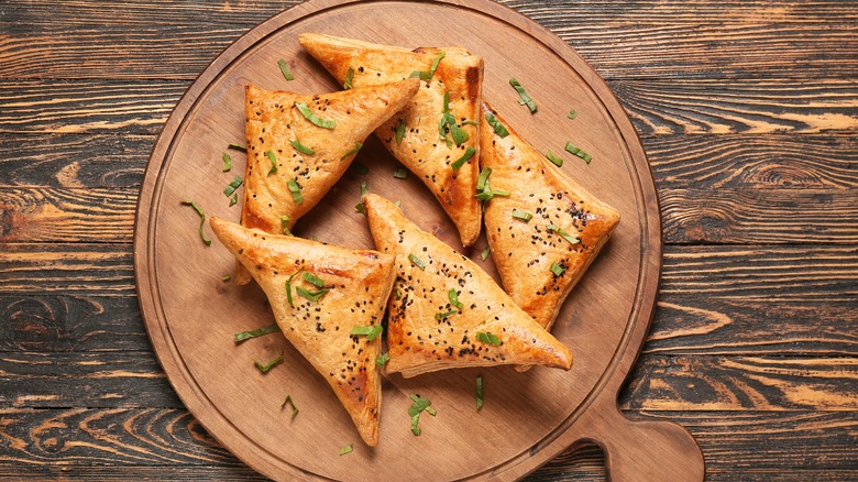 Uzbek samsa on wooden board