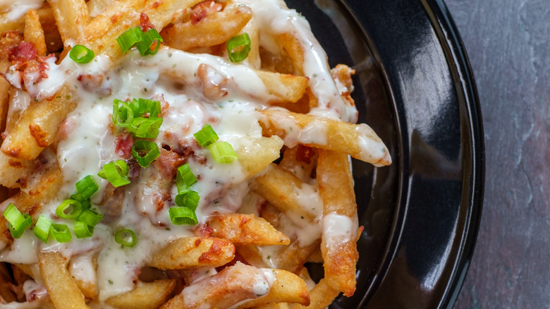 Fries covered in ranch dressing