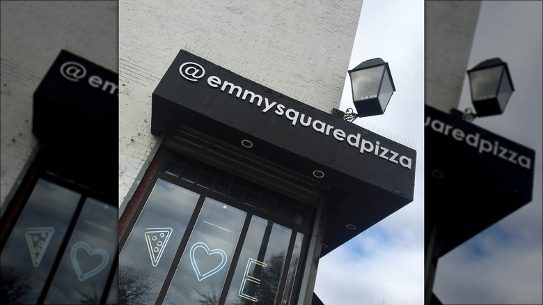 Emmy squared pizza brooklyn store