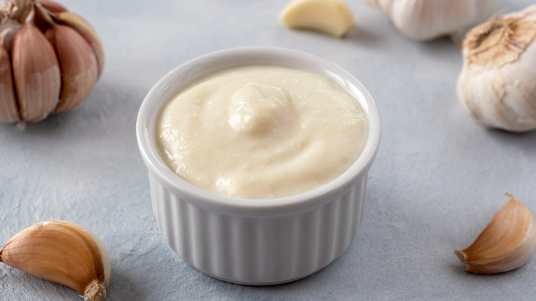 White sauce with garlic cloves