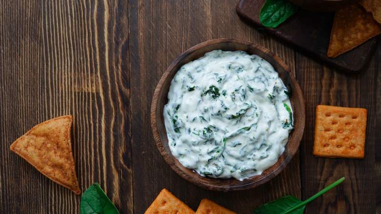 Spinach dip with crackers