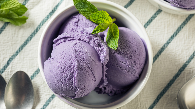 Balls of violet ice cream with a sprig of mint