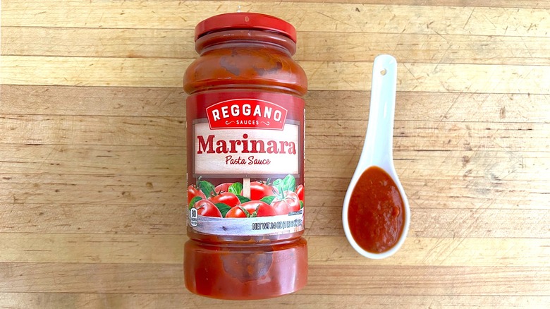 Jar and spoonful of Reggano Marinara Pasta Sauce