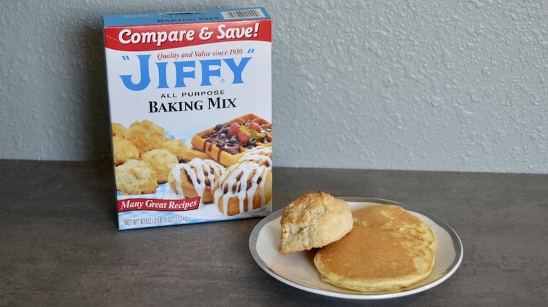 Jiffy baking mix box