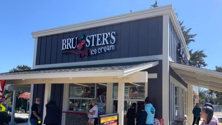 Bruster's storefront