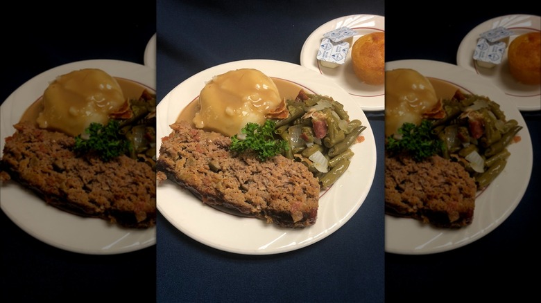 Cracker Barrel's meatloaf on plate