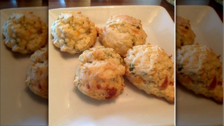 Ruby Tuesday biscuits on square plate