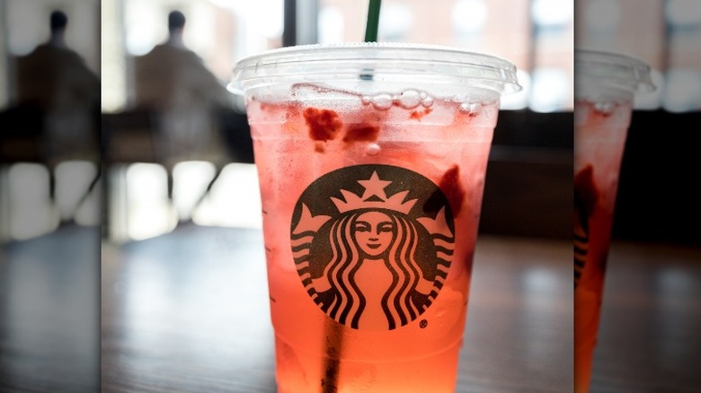Strawberry Açaí Starbucks Refreshers Beverage