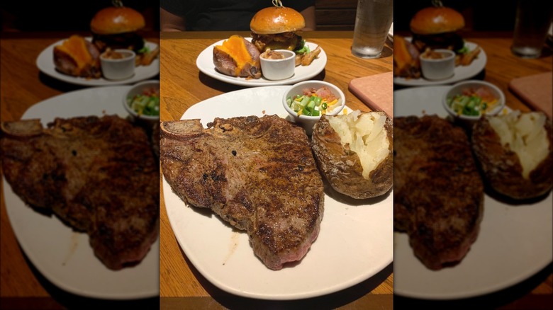 22 ounce Melbourne Porterhouse