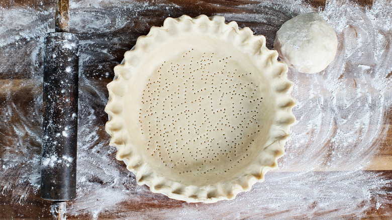 Unbaked pie crust with flour