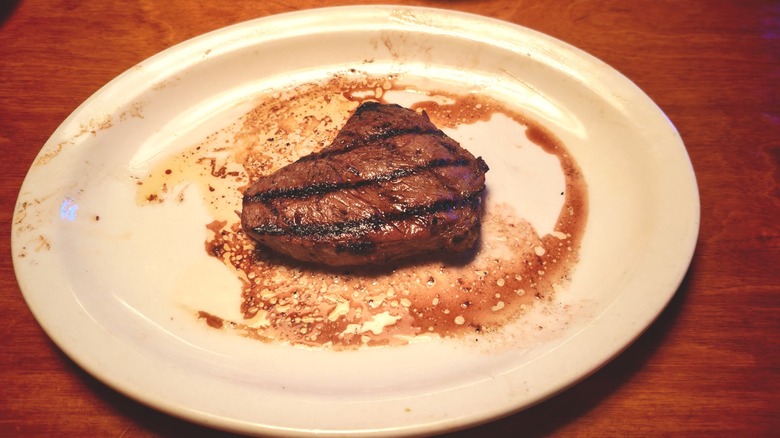 Texas Roadhouse sirloin on a plate