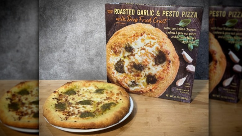 Pesto pizza next to its box