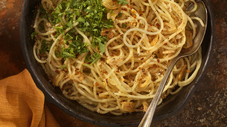 basic spaghetti in a bowl