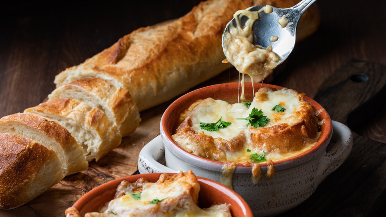 French onion soup with baguette