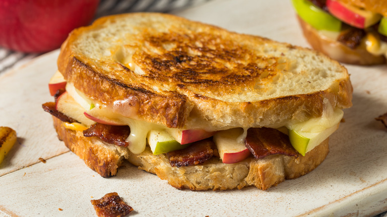 Apple and bacon grilled cheese