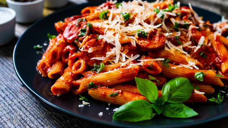 penne pasta with tomato sauce