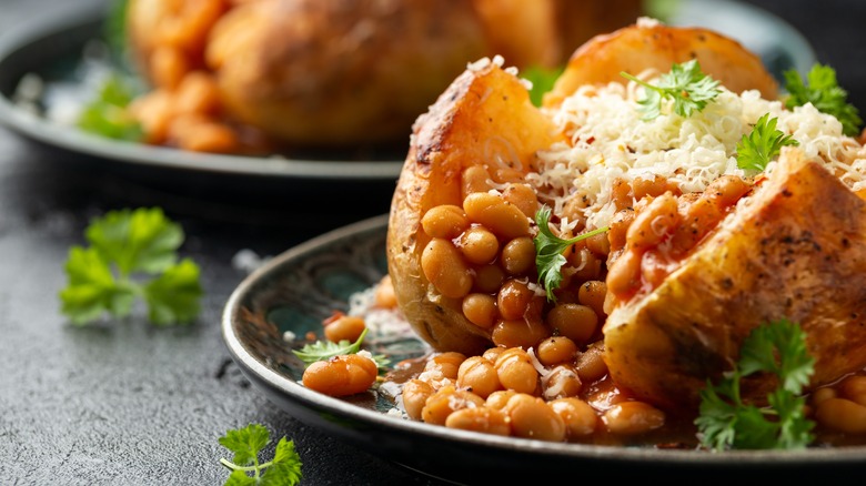 jacket potato with baked beans