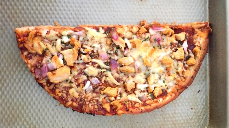 tray holding BBQ chicken pizza