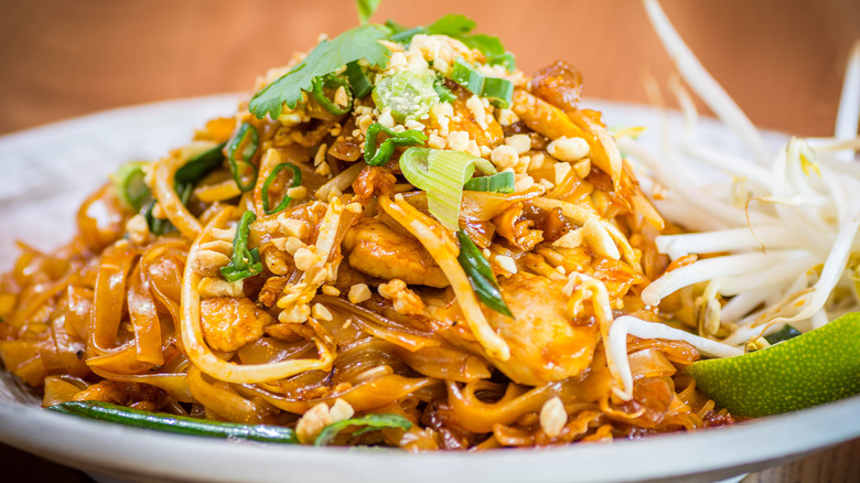 Plate of pad thai 