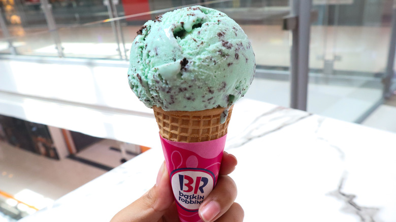 Hand holding Baskin-Robbins cone in paper