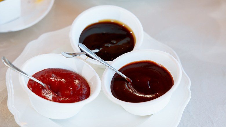 Types of barbecue sauce in ramekins