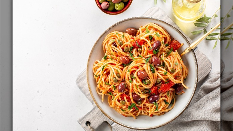 spaghetti alla puttanesca with olives