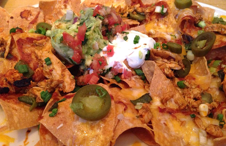 Factory Nachos With Spicy Chicken 