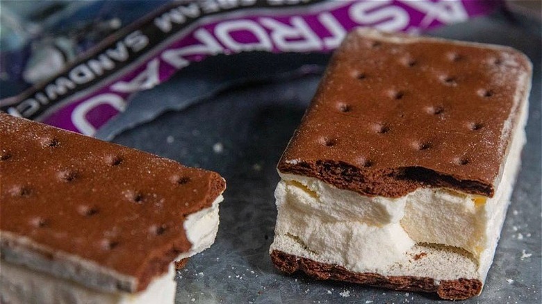 Astronaut ice cream sandwich 