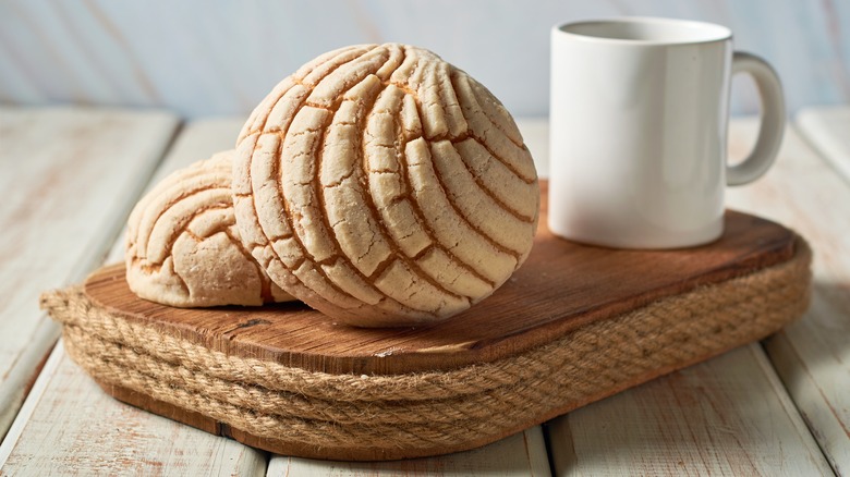 conchas with coffee