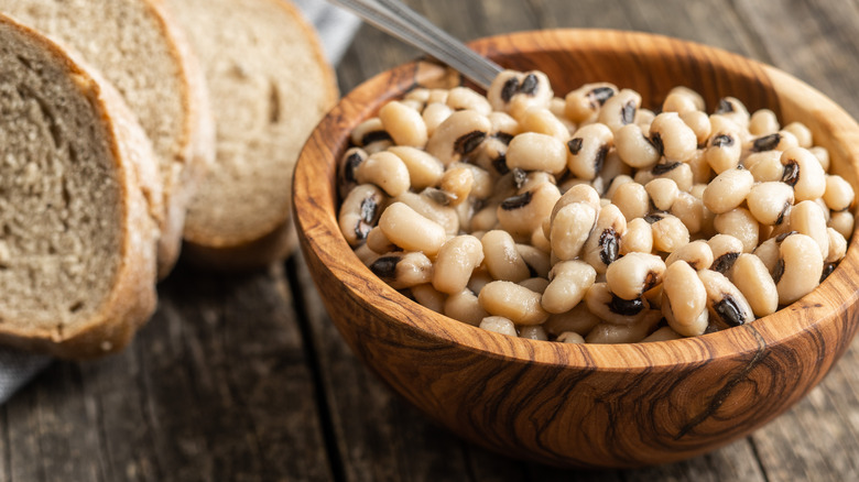 bread and black eyed peas