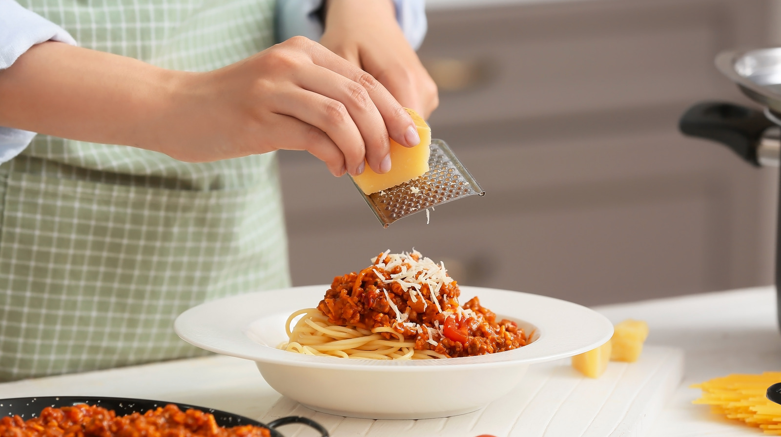 https://www.thedailymeal.com/img/gallery/the-way-you-cut-your-cheese-is-vital-to-preventing-clumps-in-your-pasta/l-intro-1687496280.jpg