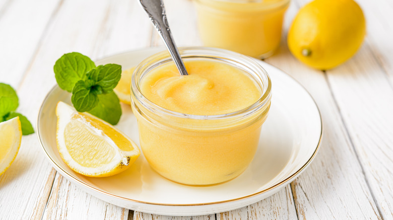 Lemon curd with lemons